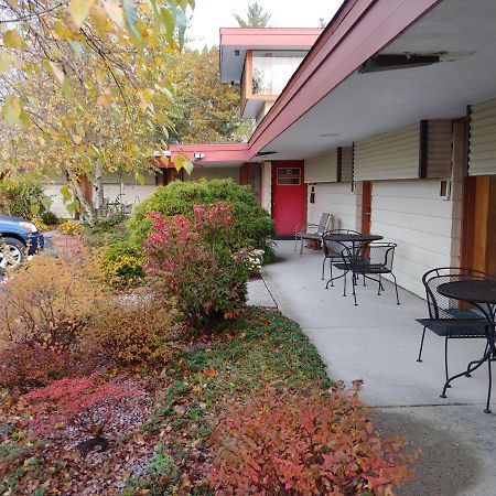 The Usonian Inn Llc Спринг Грийн Екстериор снимка