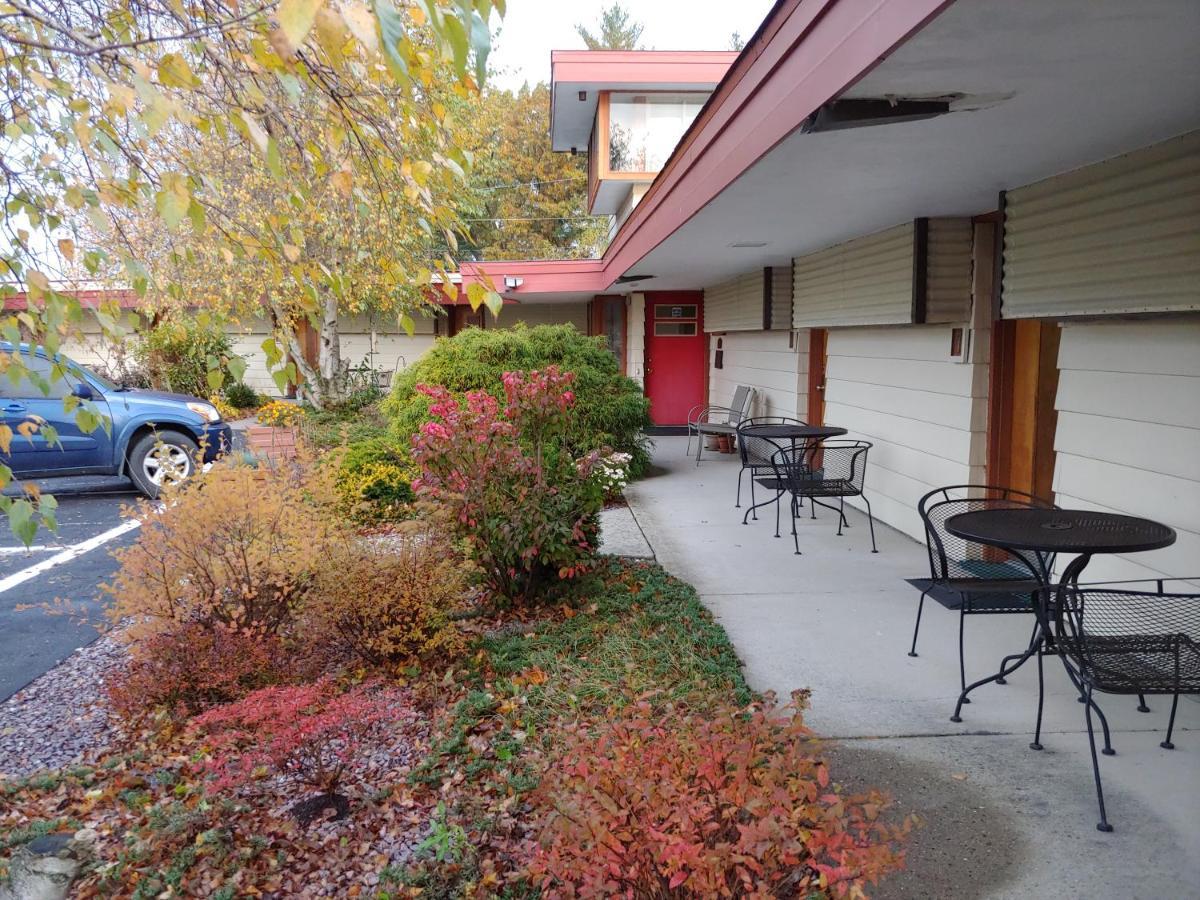 The Usonian Inn Llc Спринг Грийн Екстериор снимка