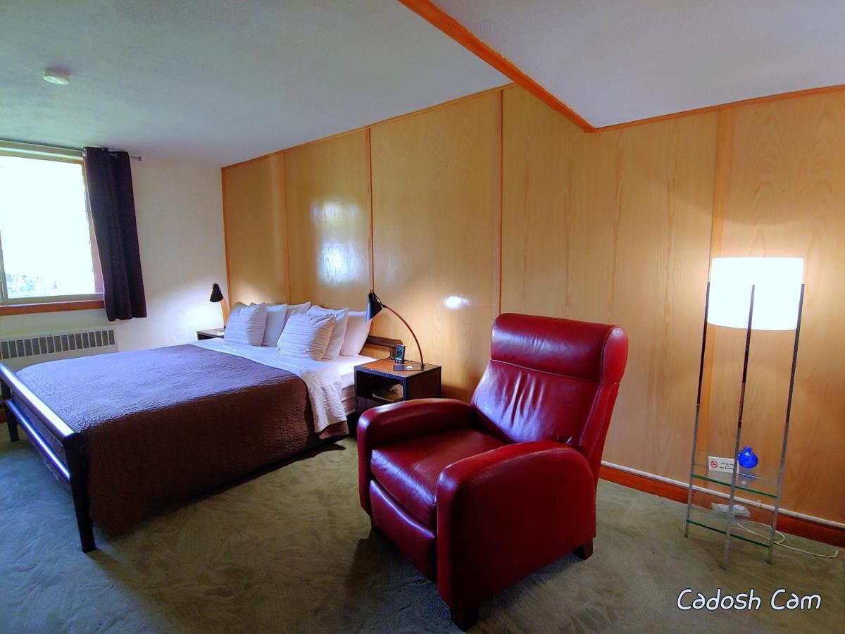The Usonian Inn Llc Спринг Грийн Екстериор снимка