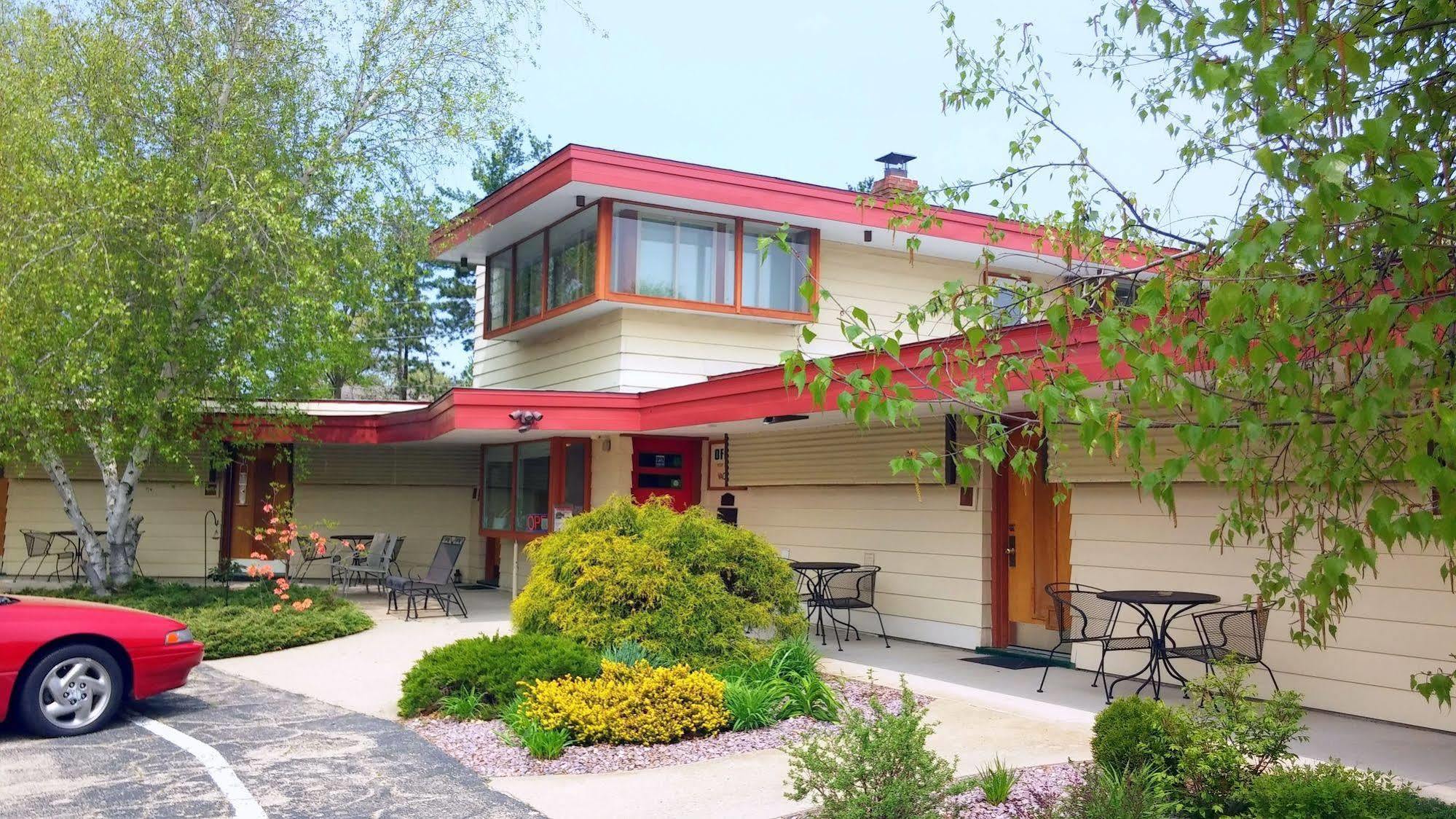 The Usonian Inn Llc Спринг Грийн Екстериор снимка