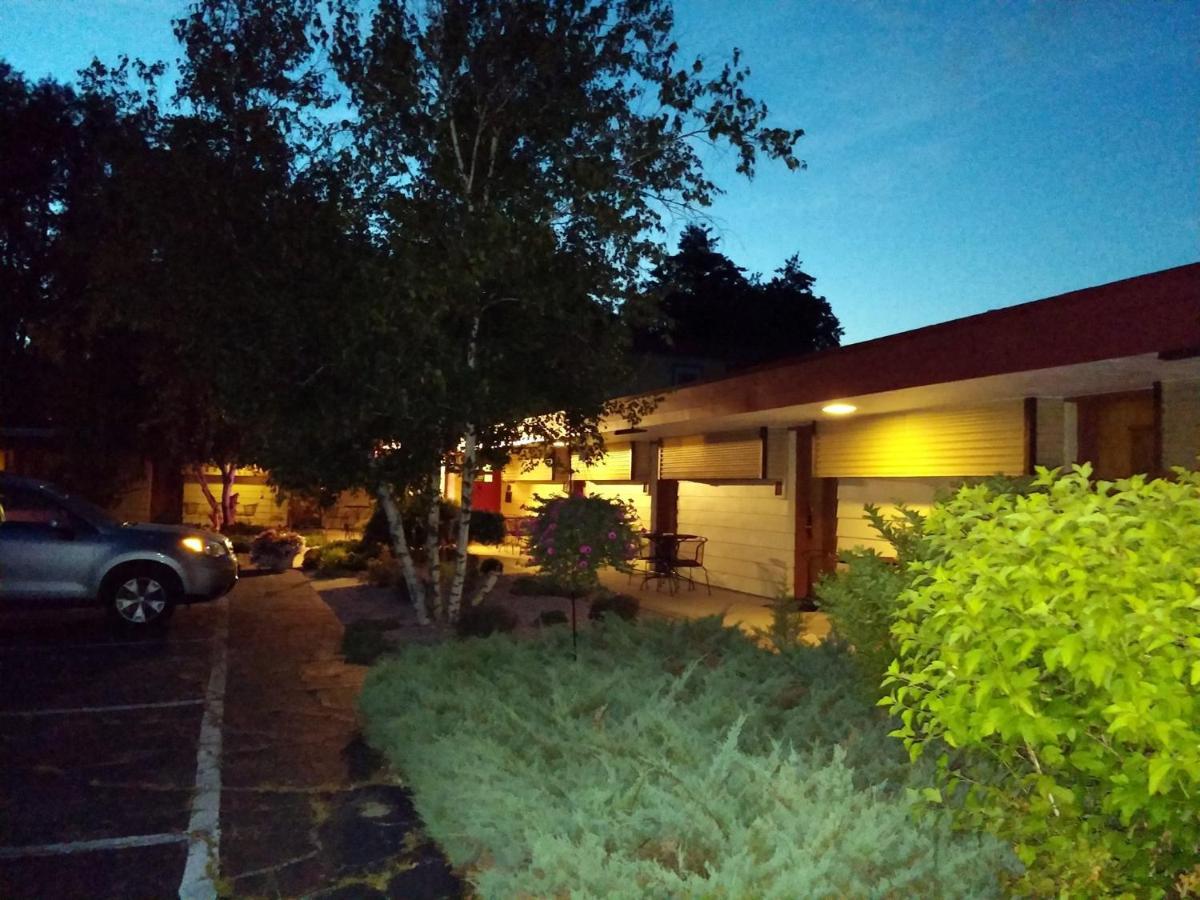 The Usonian Inn Llc Спринг Грийн Екстериор снимка
