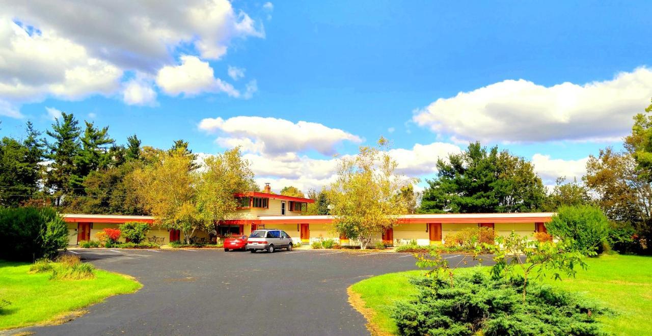 The Usonian Inn Llc Спринг Грийн Екстериор снимка