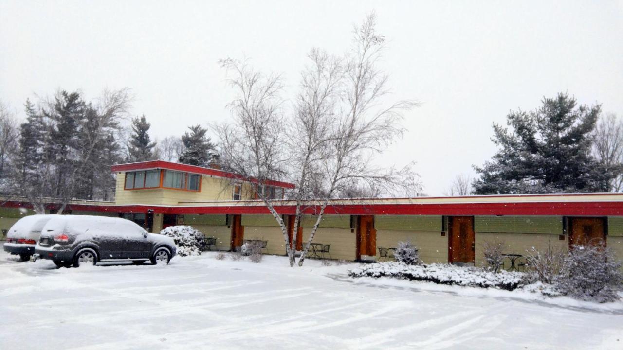 The Usonian Inn Llc Спринг Грийн Екстериор снимка