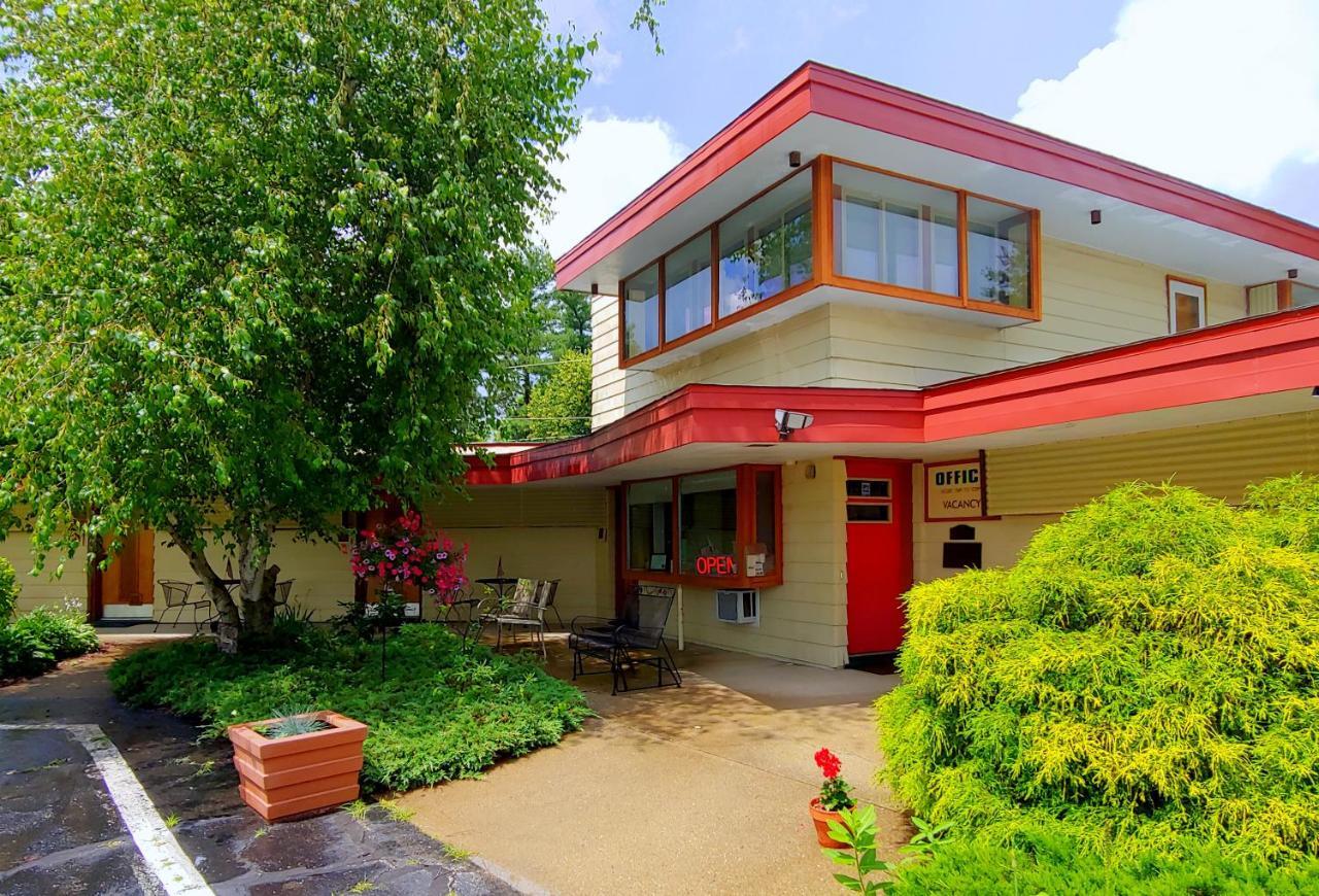 The Usonian Inn Llc Спринг Грийн Екстериор снимка